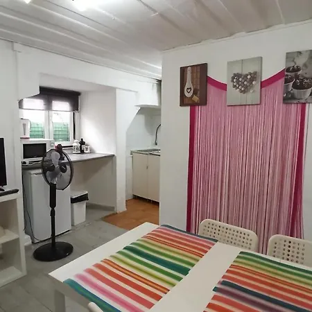 Martim Moniz Low Cost Apartment