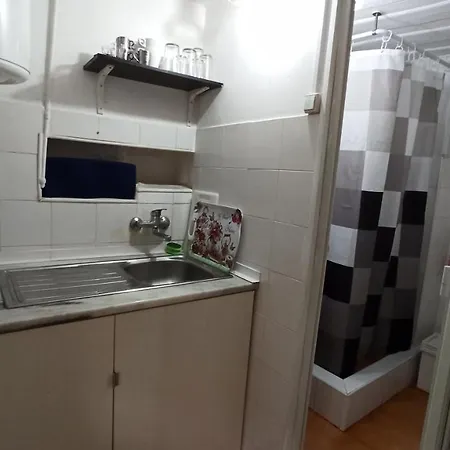 Martim Moniz Low Cost Apartment