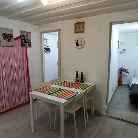 Martim Moniz Low Cost Apartment Lisbon